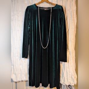 Elegant Valore Long Sleeve Green Dress 22W (Necklace Not Included)